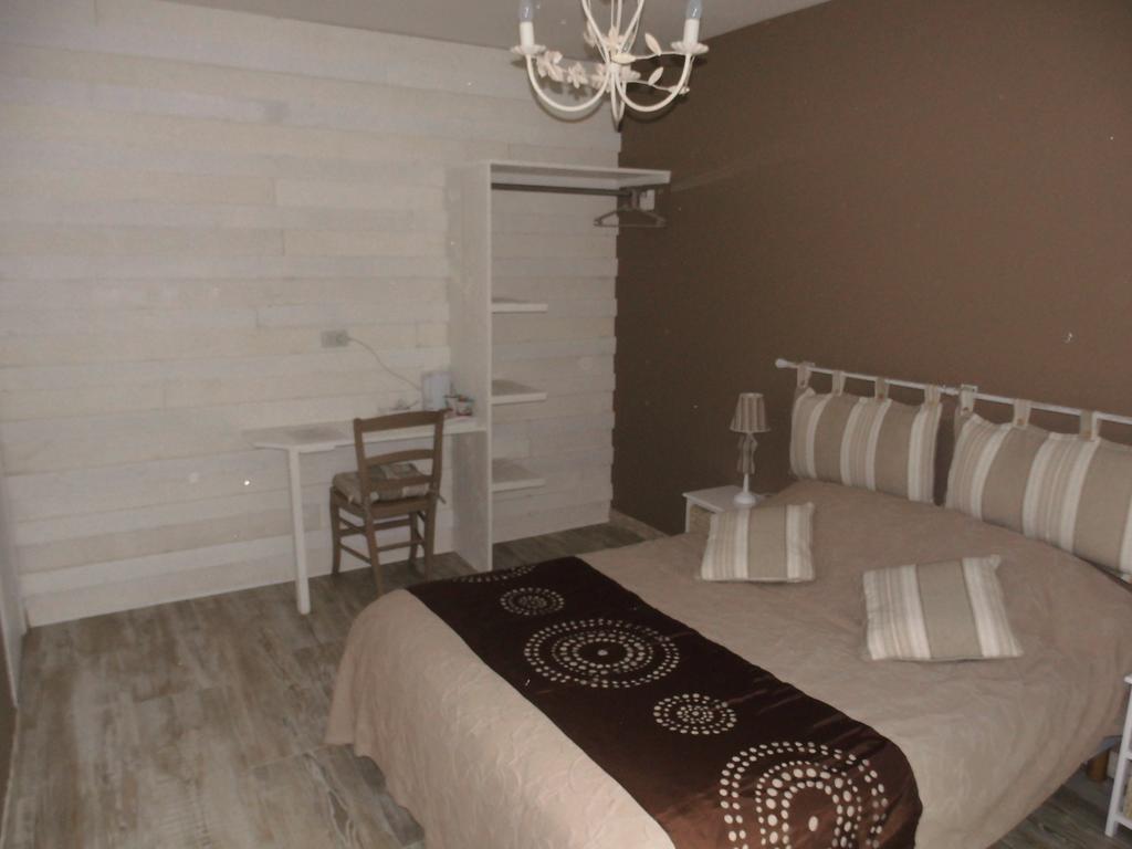 La Demeure Avesnoise Bed & Breakfast Wignehies Ruang foto